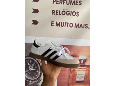 Sapato Adidas desportivo
